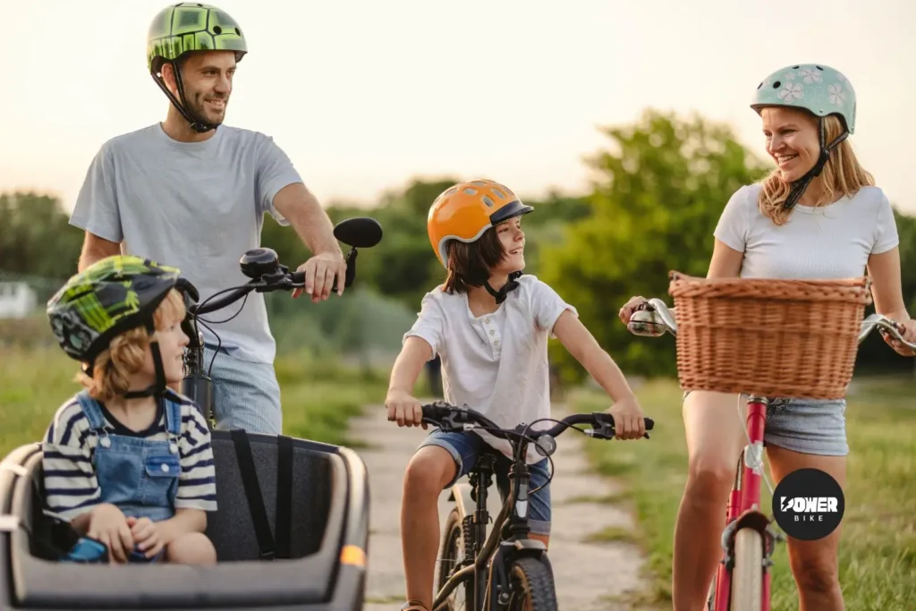 Niños al cole en bicicleta eléctrica